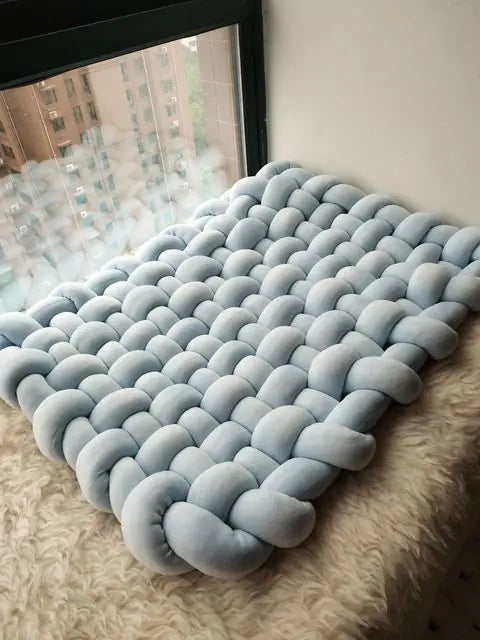 Handmade Chunky Knit Baby Blanket – Cozy & Secure